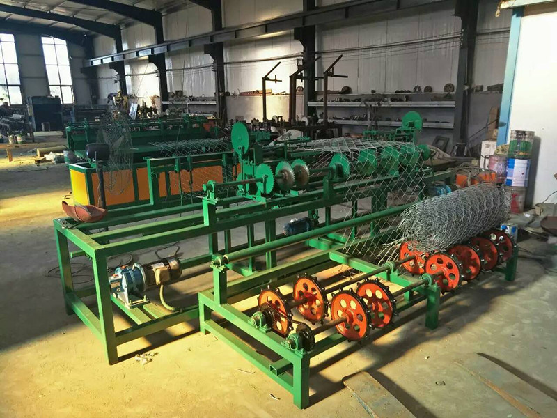 PLC control Full Automatic double wire feeding chain link fence machine with best price