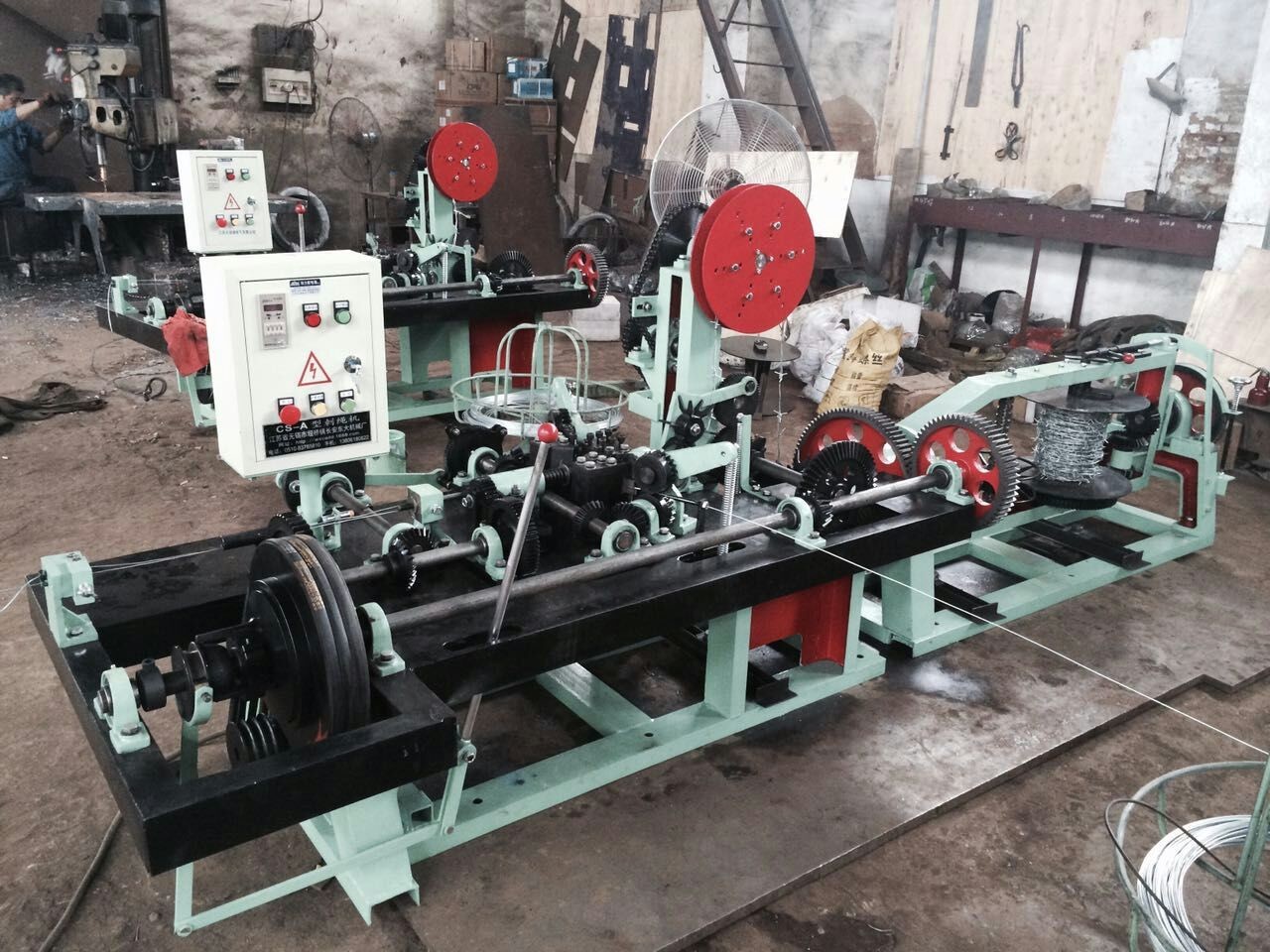 High speed full Automatic Double Twisted standard Barbed Wire Machine